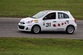 Coupe Nissan Micra à Calabogie