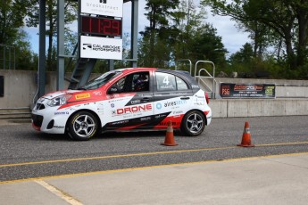 Coupe Nissan Micra à Calabogie