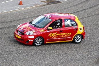 Coupe Nissan Micra à Calabogie