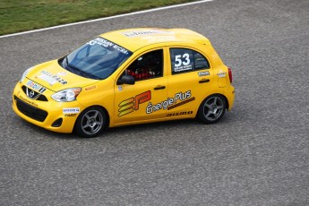 Coupe Nissan Micra à Calabogie