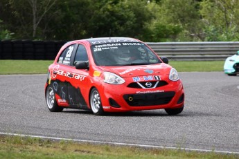 Coupe Nissan Micra à Calabogie