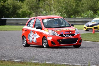 Coupe Nissan Micra à Calabogie