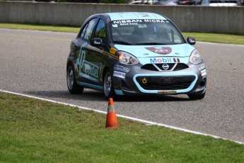 Coupe Nissan Micra à Calabogie