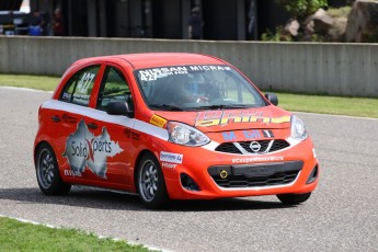 Coupe Nissan Micra à Calabogie