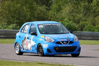 Coupe Nissan Micra à Calabogie