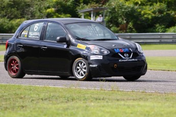 Coupe Nissan Micra à Calabogie