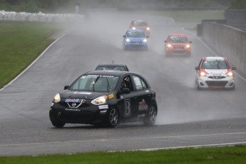 Coupe Nissan Micra à Calabogie