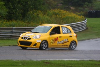 Coupe Nissan Micra à Calabogie