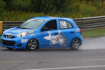 Coupe Nissan Micra à Calabogie