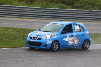 Coupe Nissan Micra à Calabogie