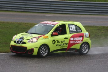 Coupe Nissan Micra à Calabogie