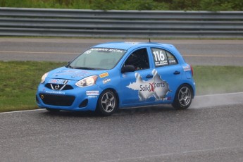 Coupe Nissan Micra à Calabogie