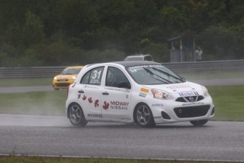 Coupe Nissan Micra à Calabogie