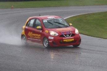 Coupe Nissan Micra à Calabogie