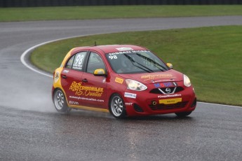 Coupe Nissan Micra à Calabogie