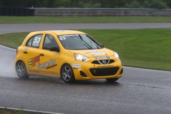 Coupe Nissan Micra à Calabogie