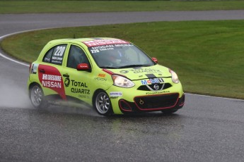 Coupe Nissan Micra à Calabogie