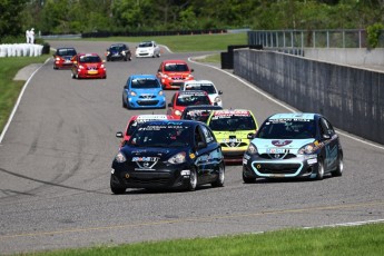 Coupe Nissan Micra à Calabogie