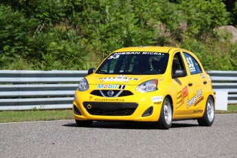 Coupe Nissan Micra à Calabogie