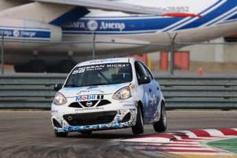 Coupe Nissan Micra à ICAR