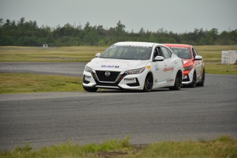 Coupe Nissan Sentra à Shannonville