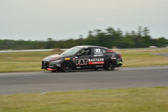 Coupe Nissan Sentra à Shannonville