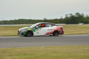 Coupe Nissan Sentra à Shannonville