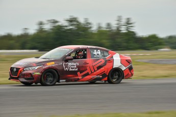 Coupe Nissan Sentra à Shannonville