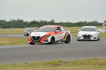 Coupe Nissan Sentra à Shannonville