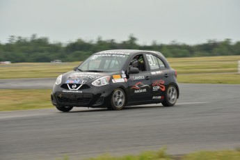 Coupe Nissan Sentra à Shannonville