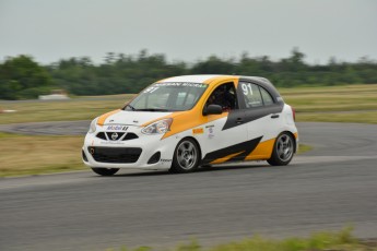 Coupe Nissan Sentra à Shannonville