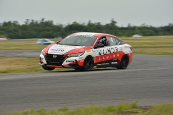 Coupe Nissan Sentra à Shannonville