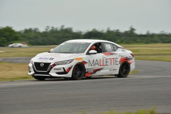 Coupe Nissan Sentra à Shannonville