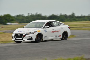 Coupe Nissan Sentra à Shannonville