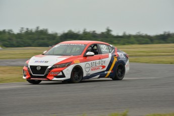 Coupe Nissan Sentra à Shannonville