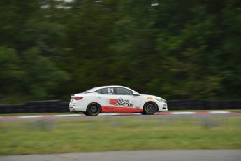 Coupe Nissan Sentra à Shannonville