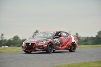 Coupe Nissan Sentra à Shannonville