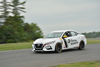 Coupe Nissan Sentra à Shannonville