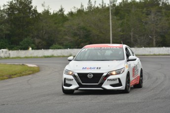 Coupe Nissan Sentra à Shannonville