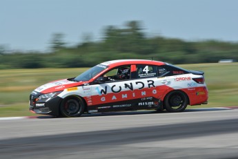 Coupe Nissan Sentra à Shannonville