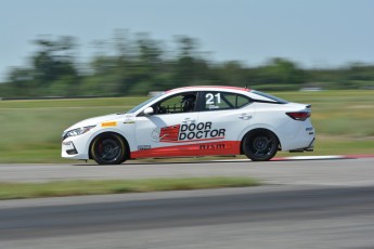 Coupe Nissan Sentra à Shannonville