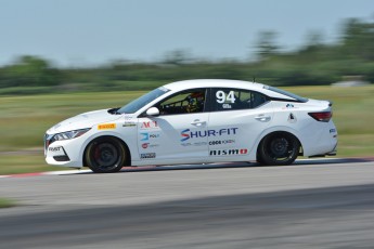 Coupe Nissan Sentra à Shannonville