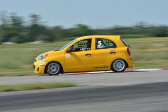 Coupe Nissan Sentra à Shannonville