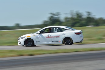 Coupe Nissan Sentra à Shannonville