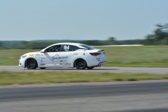 Coupe Nissan Sentra à Shannonville