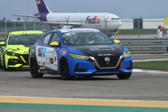 Coupe Nissan Sentra à ICAR
