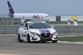 Coupe Nissan Sentra à ICAR