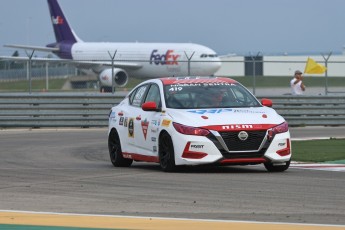 Coupe Nissan Sentra à ICAR