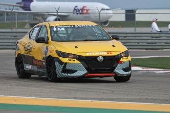 Coupe Nissan Sentra à ICAR