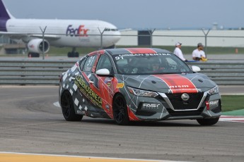 Coupe Nissan Sentra à ICAR